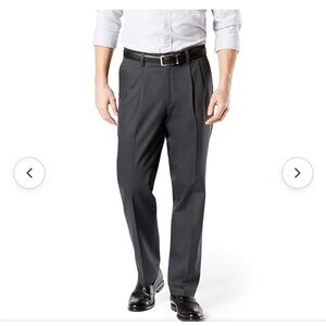 Men's Dockers® Signature Khaki Relaxed-Fit Stretch Pleated pants. NEW WITH TAG.